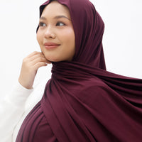 Everyday Hijabs GLOWco Exclusive Bamboo Lazy Shawl in Plum