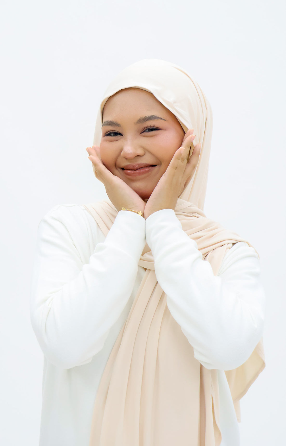Everyday Hijabs GLOWco Exclusive Bamboo Shawl (with inner) in Soft Peach